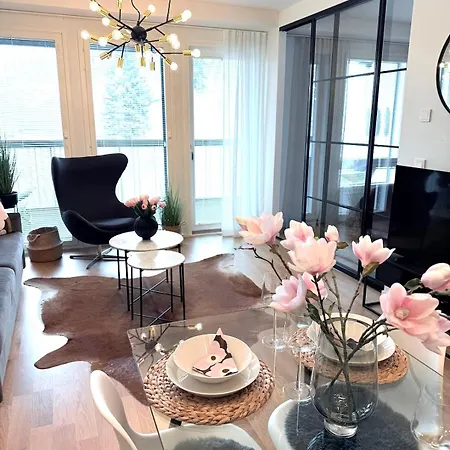 Upea Saunallinen Kaksio Jokinaekymaellae *