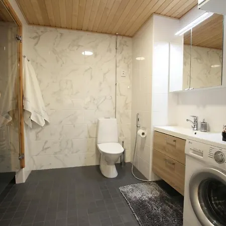 Upea Saunallinen Kaksio Jokinaekymaellae *