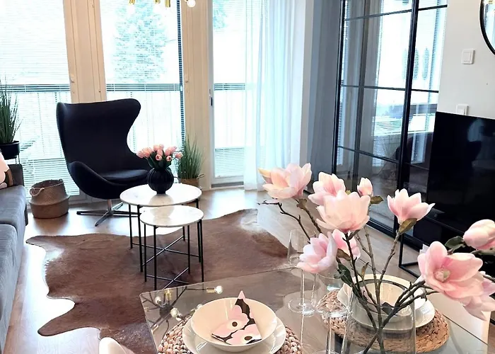 Upea Saunallinen Kaksio Jokinaekymaellae *